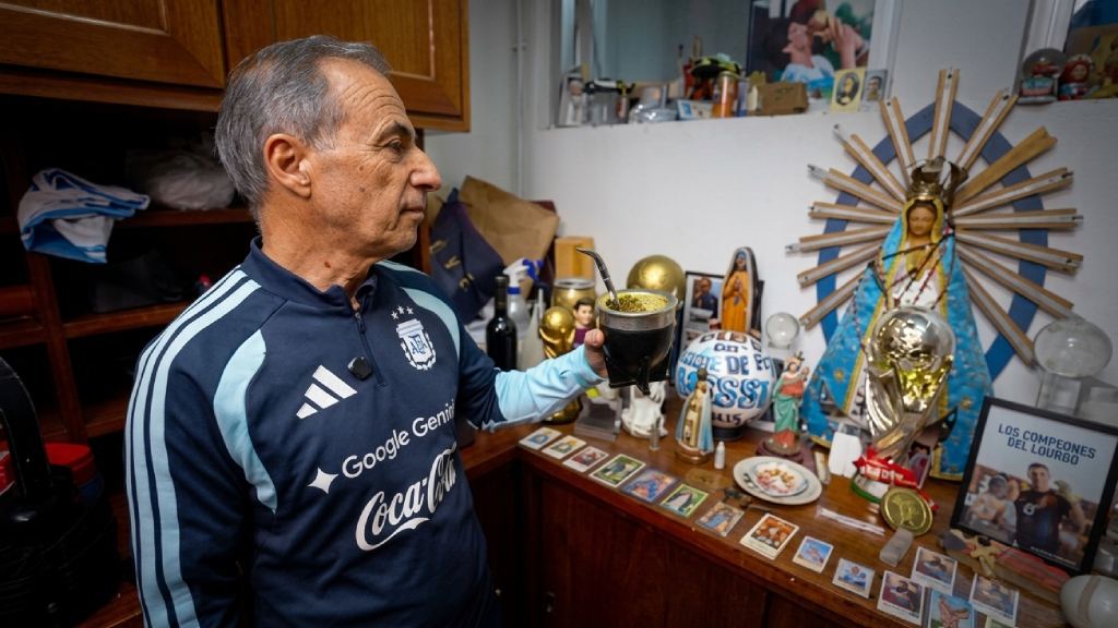 Marito Di Stéfano, con su altar encabezado por la Virgen de Luján. Foto: Red X