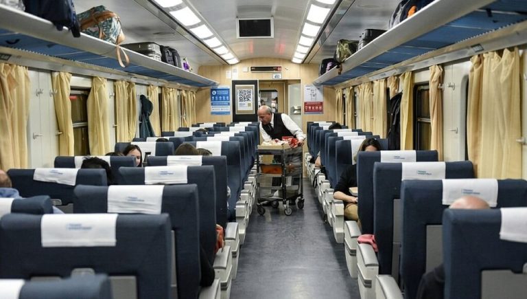 Aire acondicionado, baños y coche comedor: así es el nuevo servicio del tren San Martín que une José C. Paz con Retiro sin paradas