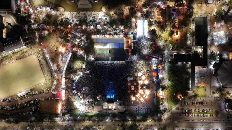 馃敶 RESISTENCIA | Impresionante convocatoria en el cierre de la Bienal 2026: unas 250 mil personas disfrutaron de la 煤ltima noche con Abel Pintos