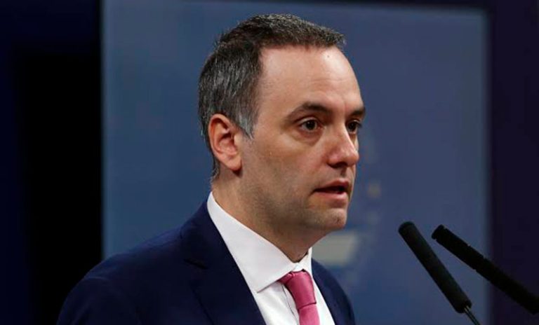 Tras su salida de la Jefatura de Gabinete, Adorni también renunció como director titular de YPF