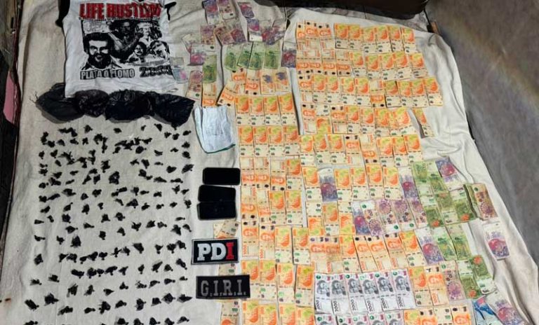 Tres detenidos y secuestro de droga, dinero y municiones en allanamientos en Rosario