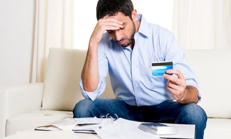 El crédito al consumo no arranca: cayeron los préstamos personales y la financiación con tarjeta