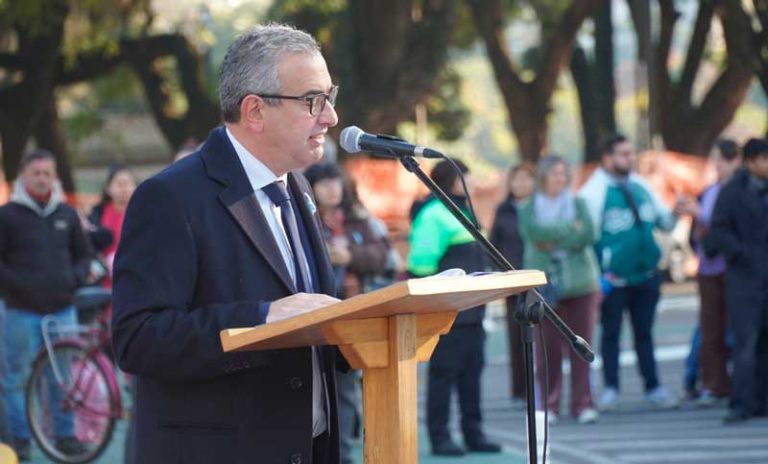 Javkin prometió no aumentar el boleto de colectivo y anunció que las unidades pasarán a GNC