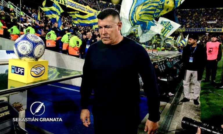 Almirón: «El equipo dio vuelta un partido importante, hicimos méritos para ganarlo»