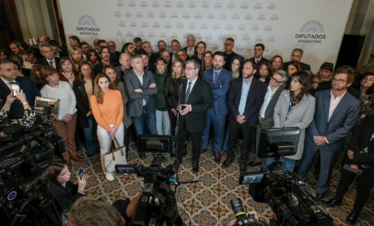 La oposición convocó a una sesión especial para tratar el endeudamiento familiar y la emergencia en discapacidad