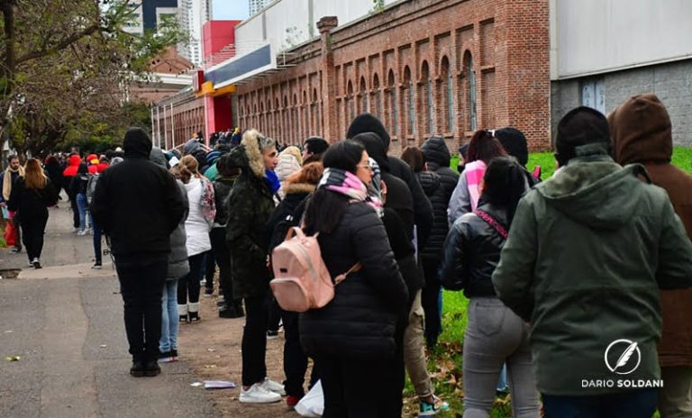 Menos del 15% de los jóvenes de entre 18 y 25 años tiene un empleo formal en Argentina