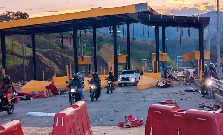 A un día de asumir, De la Espriella enfrenta un ataque con drones que mató a un policía en Colombia
