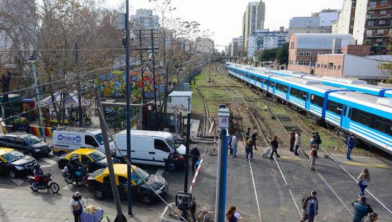 Tren Sarmiento: así es el proyecto para aprovechar una parte del soterramiento y eliminar 20 barreras