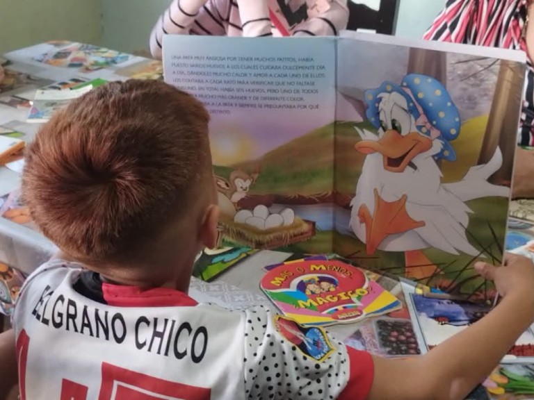 🔴 SÁENZ PEÑA | El Plan Municipal de Lectura llevó una jornada de lectura y concientización al merendero «Pancita Feliz»