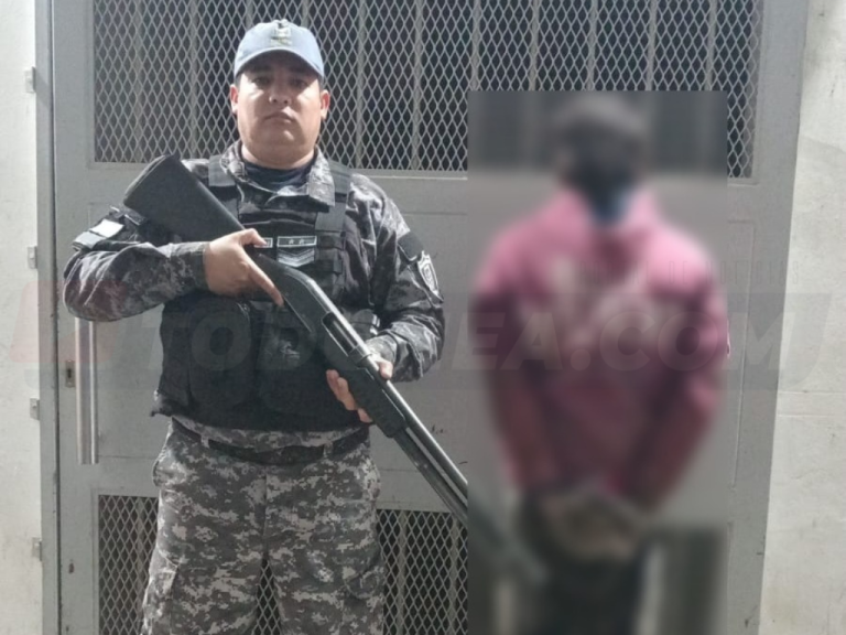 🔴 POLICIALES | Salió corriendo de un local con una bolsa de ropa y terminó aprehendido