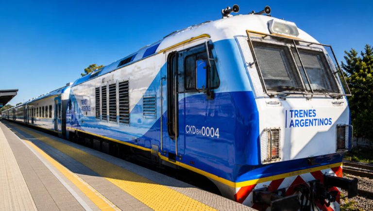El tren Sarmiento suma días y horarios para viajar en el servicio diferencial: costos del pasaje y cronograma
