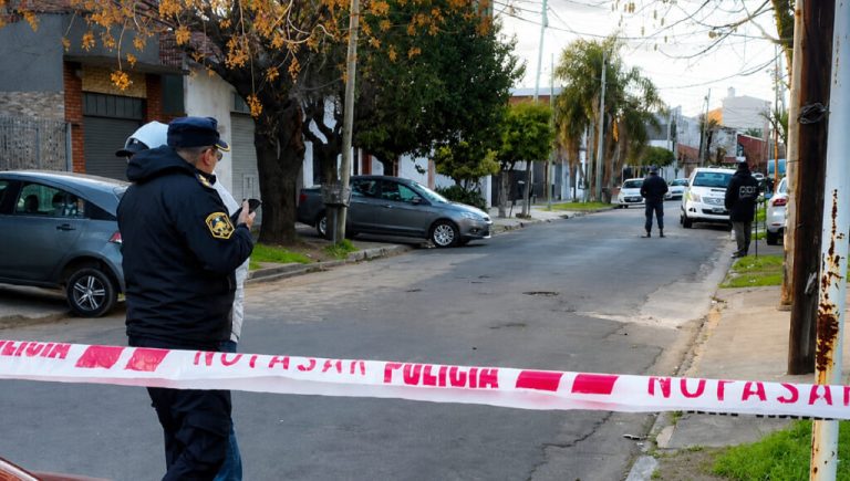 Un jubilado murió en una violenta entradera en San Justo: fue golpeado por los ladrones y se descompensó