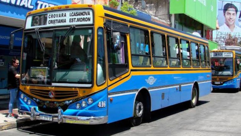 Una línea de colectivos que une Morón con La Matanza cambió su recorrido: cuáles son las nuevas paradas
