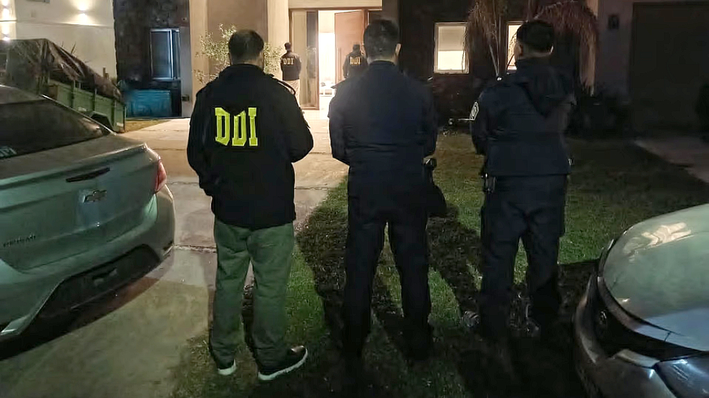 Allanaron tres domicilios vinculados con L-Gante en General Rodríguez.