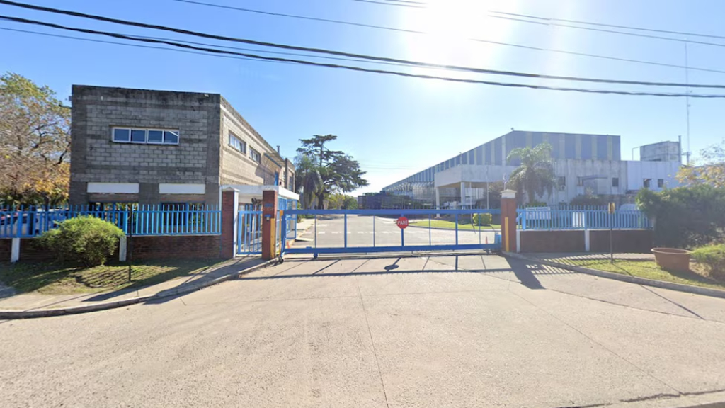 Irauto, en Benavídez, también cesará su producción.
