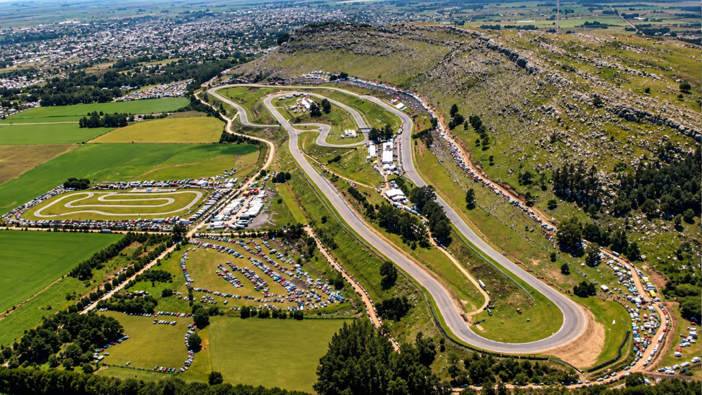 Una vista aérea del Autódromo Juan Manuel Fangio en Balcarce.