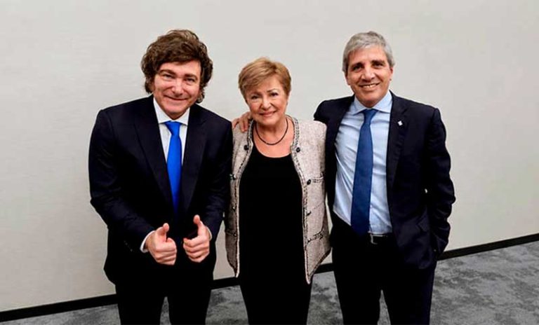 El Gobierno canceló un vencimiento de deuda por U$S800 millones con el FMI, en el marco de una nueva revisión del acuerdo