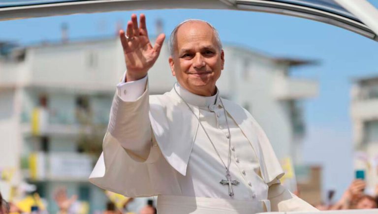 Suman feriados por la visita del Papa León XIV: qué días no se trabajará ni habrá clases en la Provincia