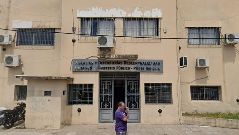 Es de Ituzaingó, tiene 70 años y la detuvieron por vender cadenas de oro falsas: pidió permiso para irse de vacaciones