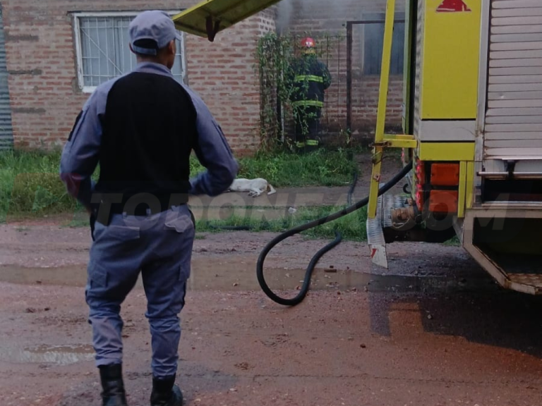 馃敶 S脕ENZ PE脩A | Incendio en el barrio Ex Aeroclub: bomberos hallaron un perro sin vida dentro de la vivienda