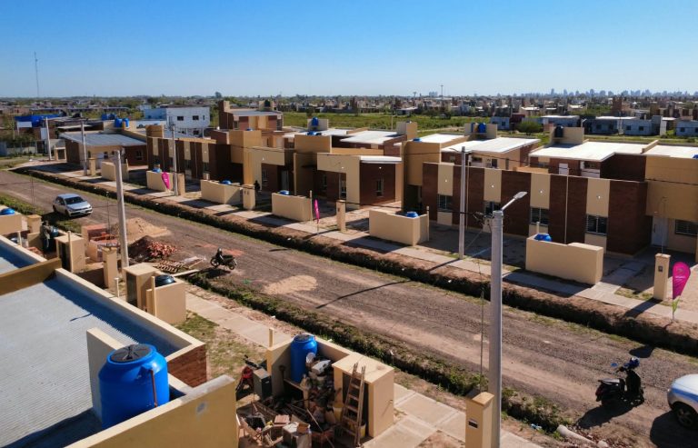 馃敶 PROVINCIALES | Castelli: el IPDUV realiza un operativo de adjudicaci贸n y atenci贸n a familias del barrio Plan 216