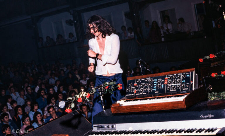 RosariGarcía: la muestra que recorre cuatro décadas de Charly García en Rosario