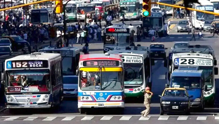 Alerta por los colectivos: por qué más de 100 líneas del AMBA podrían reducir sus frecuencias