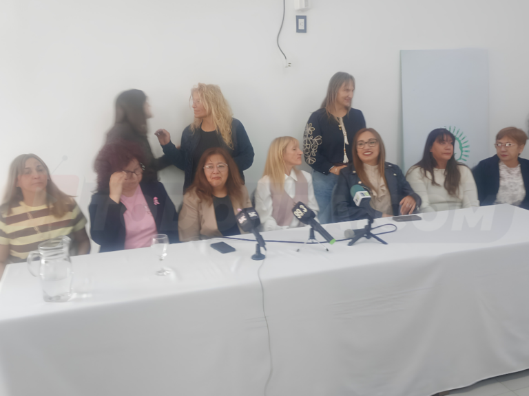 馃敶 S脕ENZ PE脩A | Espacio Mujer: tres noches de emprendimientos, capacitaciones y concientizaci贸n en la Fiesta del Algod贸n