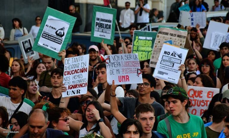 Crisis universitaria: marchas, tomas estudiantiles y amenazas al rector de UNR