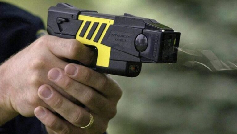 Pistolas Taser para la Policía Bonaerense: avanza el proyecto que busca habilitarlas y en qué casos podrían usarse