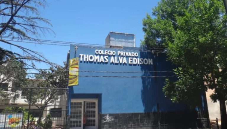 Mensajes sexuales por WhatsApp: así empezó el escándalo por las fotos con IA en un colegio de Ituzaingó