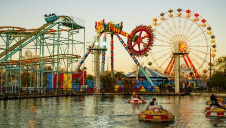 El Parque de la Costa busca empleados para el verano: qué puestos ofrece y cómo mandar el CV