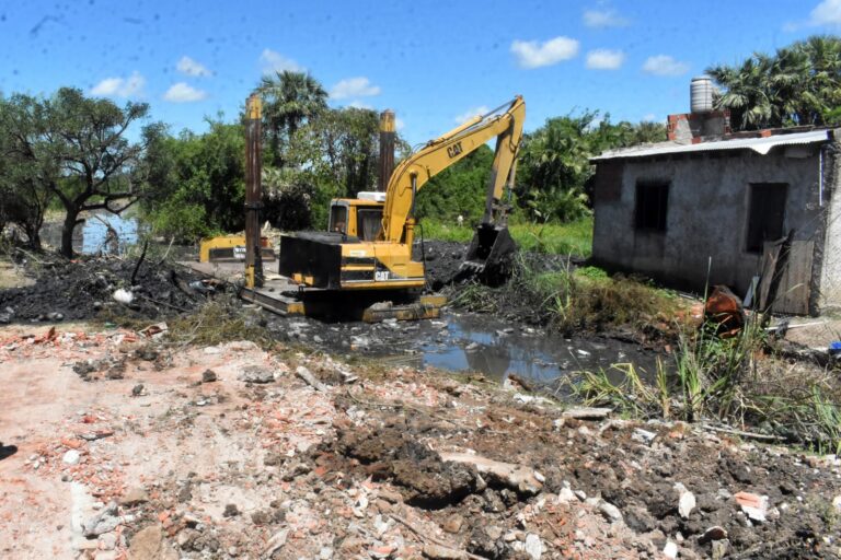 🔴 PROVINCIALES | Puerto Vilelas: Vialidad Provincial desobstruye desagües para mitigar los efectos de El Niño