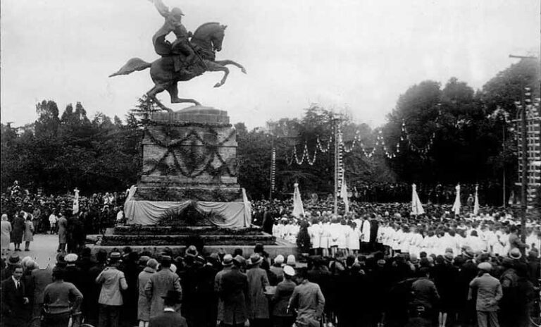 Rosario Sin Secretos: una postal de Génova, con algo de bronce español, en el Independencia