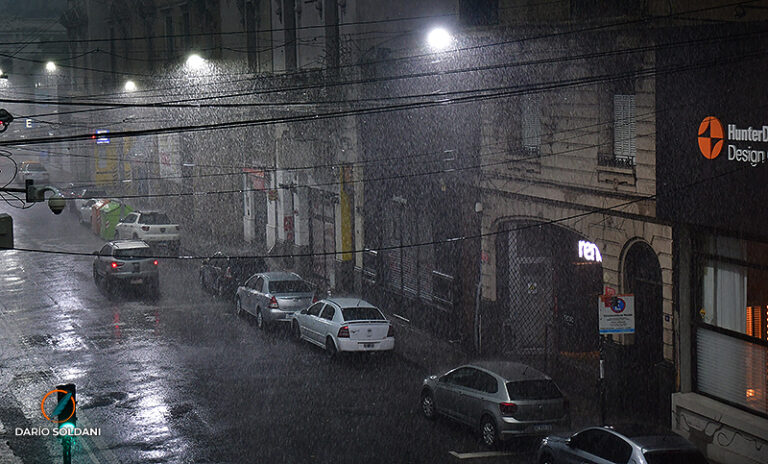 Tormentas en Rosario: elevan a naranja el alerta para este jueves