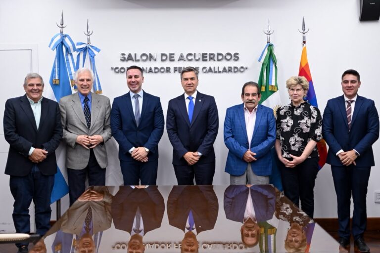 🔴 EDUCACIÓN | El gobierno provincial y UNCAus firmaron convenios para fortalecer el sistema sanitario